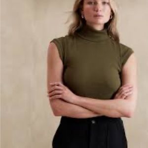 Banana Republic ribbed mock-neck t-shirt